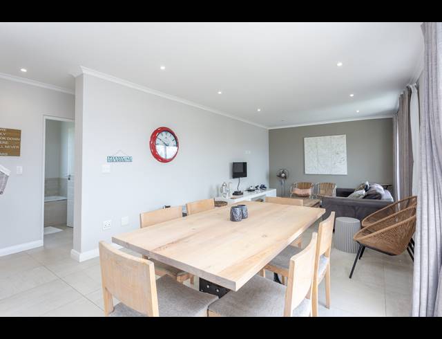2 BEDROOM APARTMENT BLOCK TO LET IN MUIZENBERG